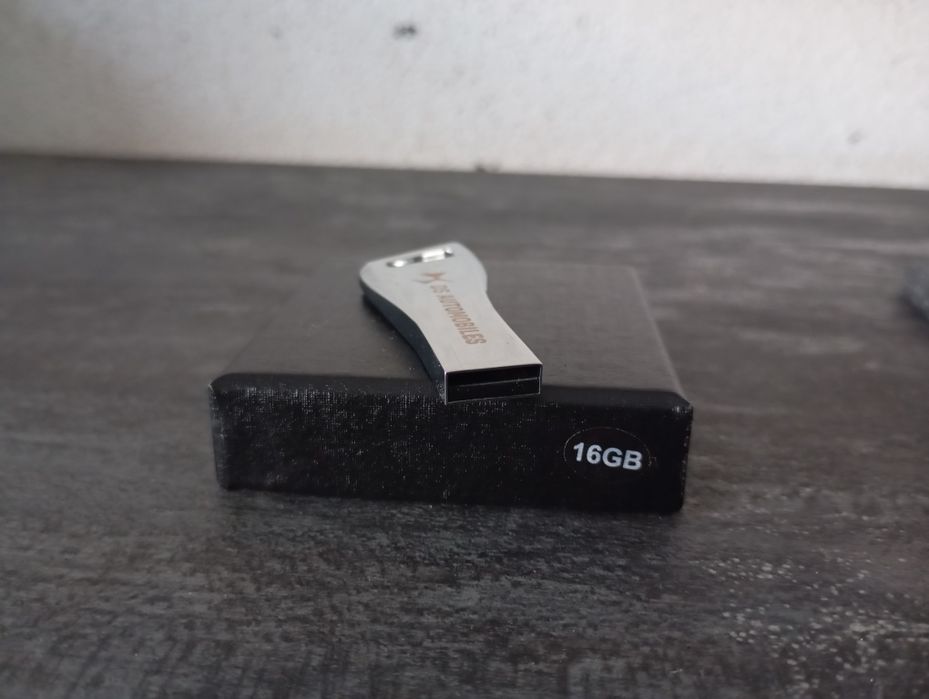 Pen 16 GB Citoen DS Automobiles
