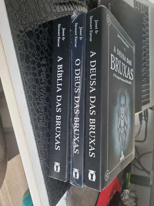 A Deusa das Bruxas,Deus das Bruxas,A Bíblia das bruxas de Janet Farrar