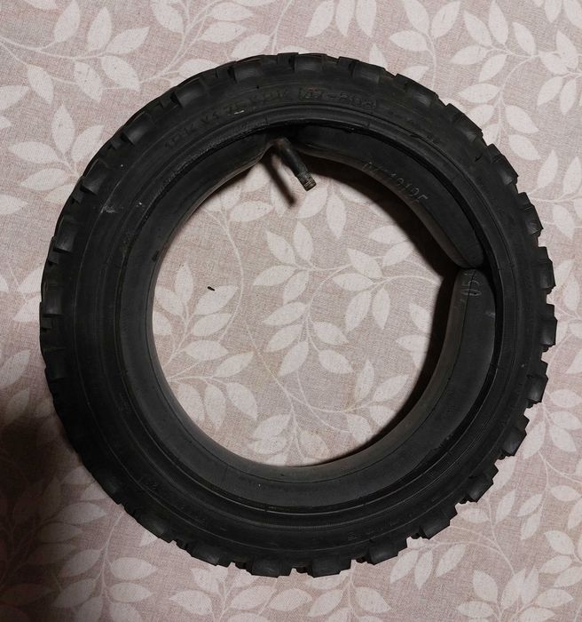 Pneu 12 + câmara de ar