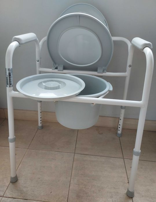 Cadeira sanitária / Alteador de sanita Invacare Styxo 2 – 3 em 1 - Como novo