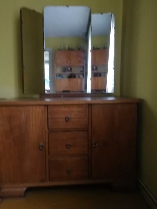 Stara komoda z lustrem
