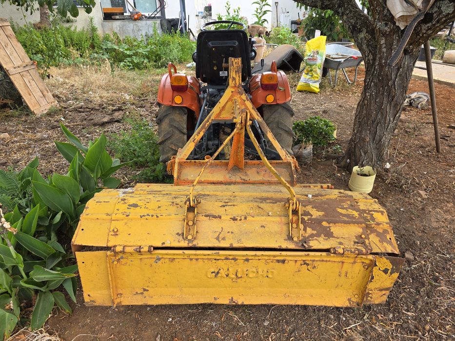 Trator Kubota B7100 4x4