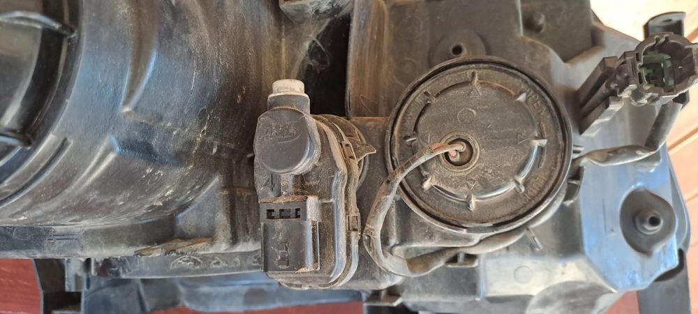 Lampa przednia Nissan X-trail