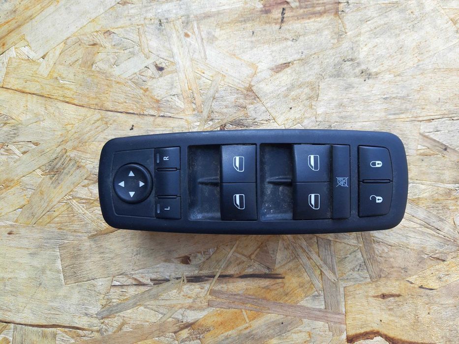 Panel szyb Chrysler Voyager Dodge Caravan 08-19r