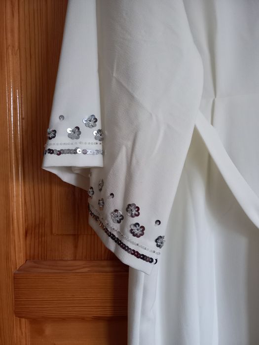 Asos haftowana sukienka zdobiona  cekiny  ecru srebrna m midi