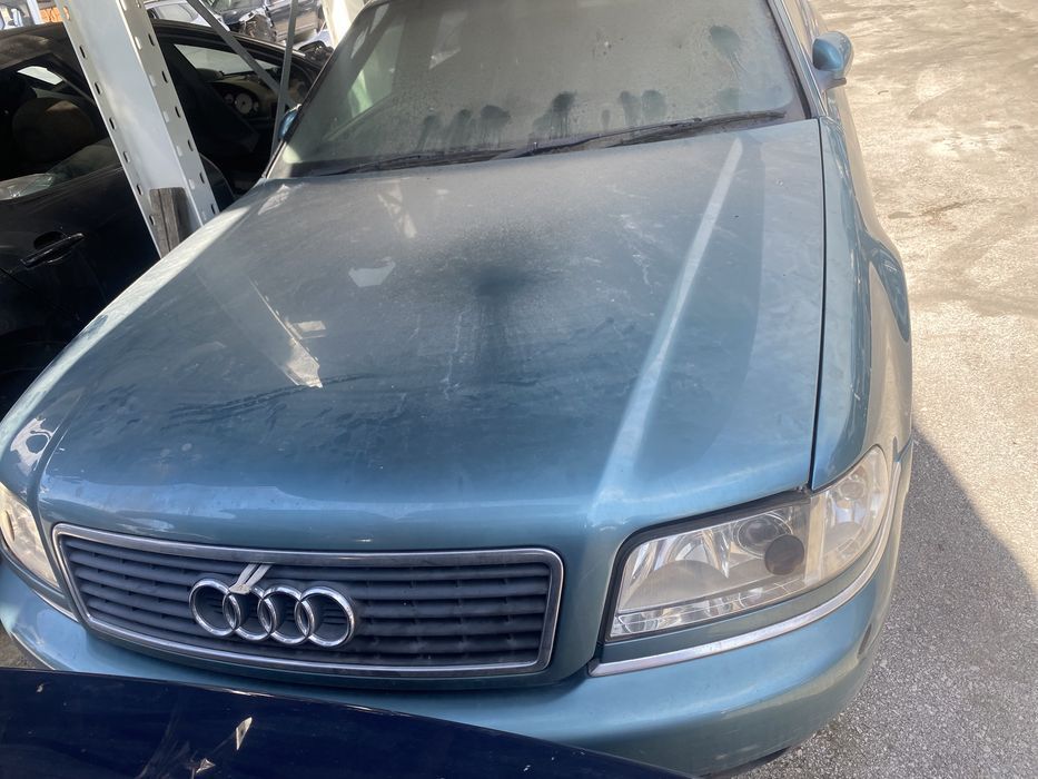 Audi A8  (peças)