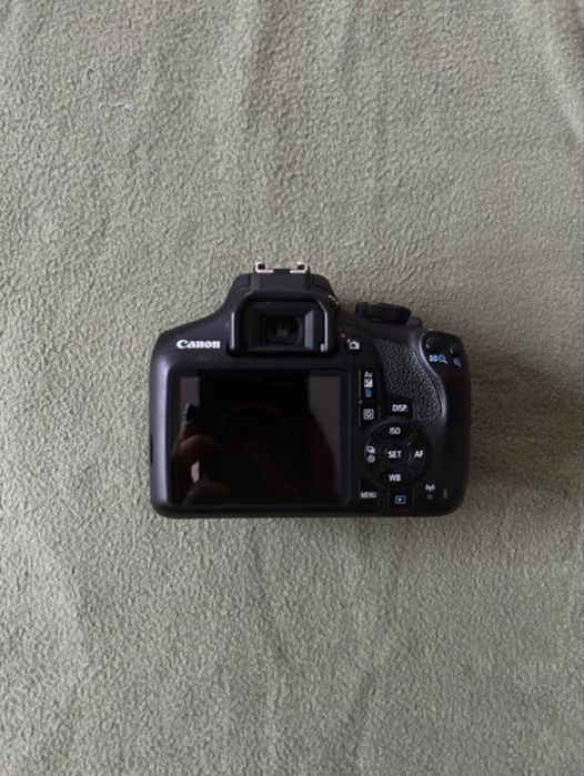 Canon EOS 1300D.