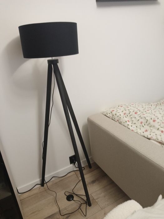 Lampa podłogowa trójnóg