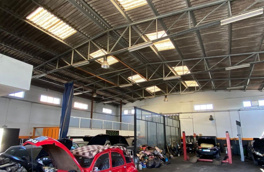 Armazém com terreno de 11925m2