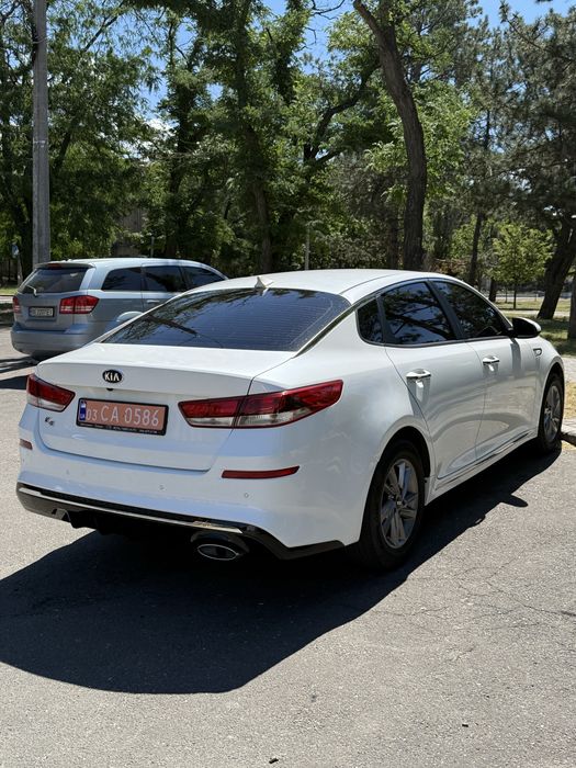 Продаю Kia k5 2.0 газ