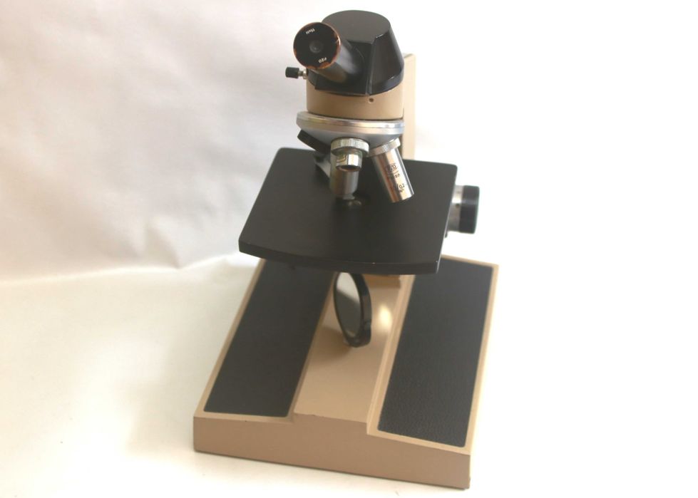 Microscópio PZO Warszawa FOC Escolar com 3 lentes