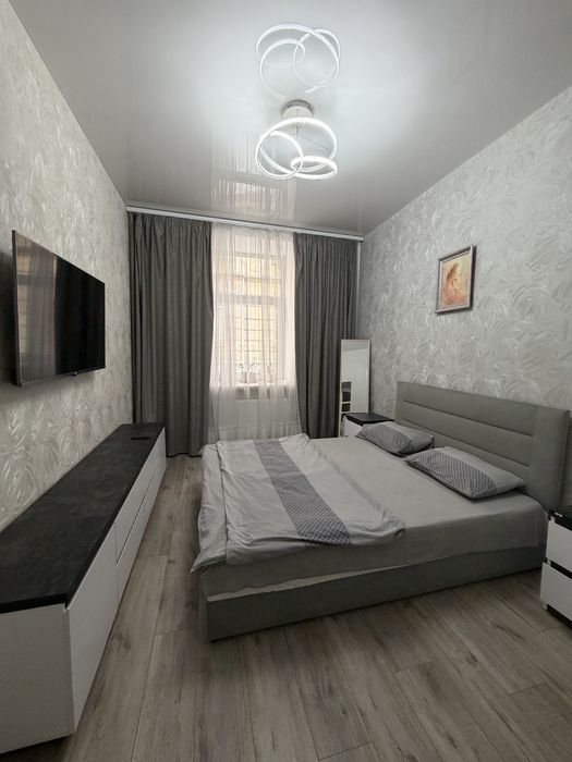 3 кімнатна квартира вільна центр біля оперного театру