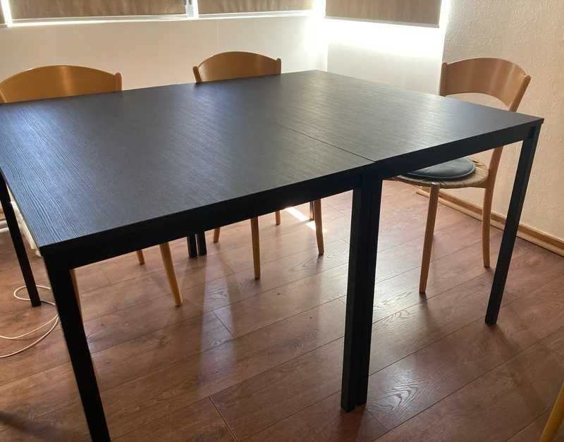 2 mesas pretas Ikea Tarendo