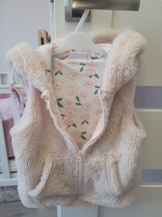 Kamizelka z kapturem 98