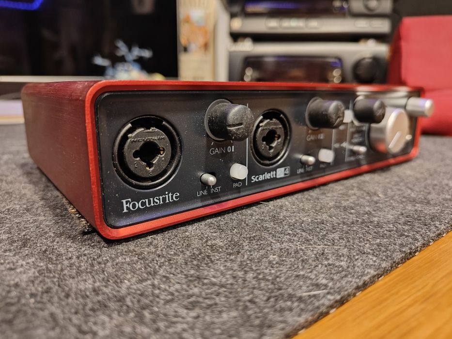 Mesa Behringer Xenyx X2442USB + Focusrite Scarlett 2i4 (com caixas)
