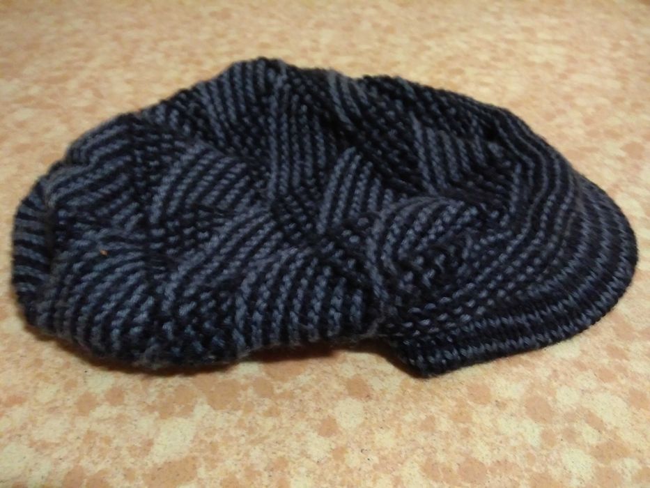 Gorro em lã com pala.64751017470467120
