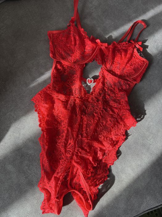 Боди с открытым доступом  и баской