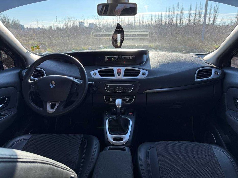 Renault Grand Scénic 3 2010 год 2.0 бензин