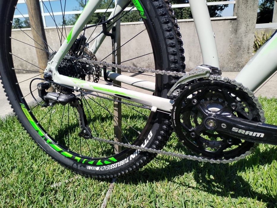 Bicicleta Sptiz Terrain 60 Roda 29 L Alumínio
Roda 29
Tamanho LSptiz Terrain 60
Roda 29
Tamanho L