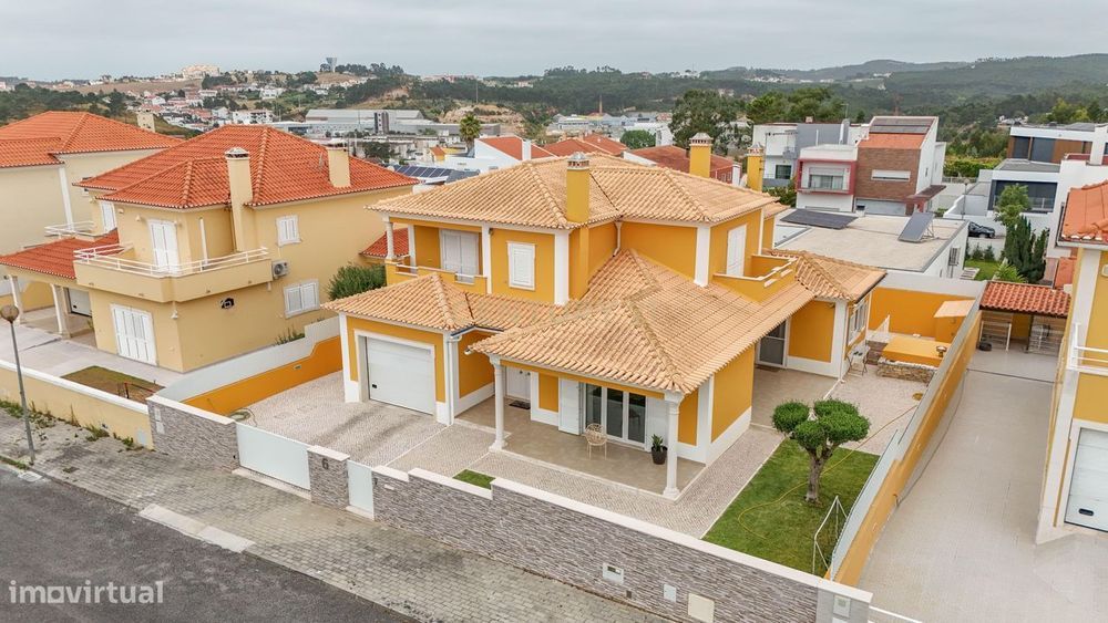 Elegante moradia T4, de arquitetura contemporânea, no coração de Torre