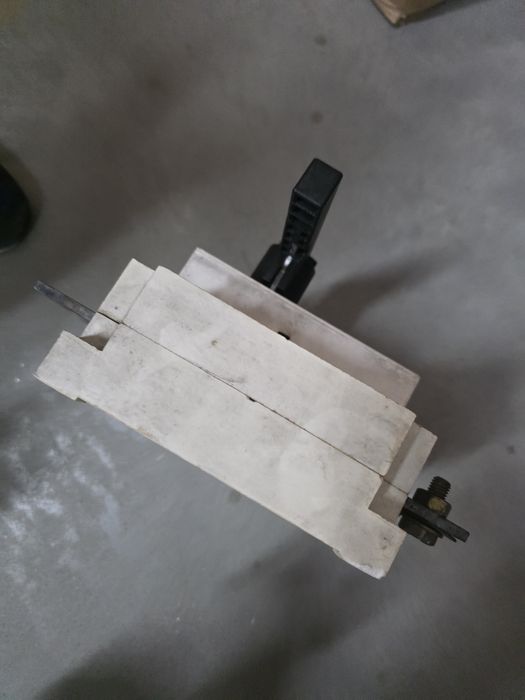 Interruptor seccionador (da marca Hager, modelo de 400A).