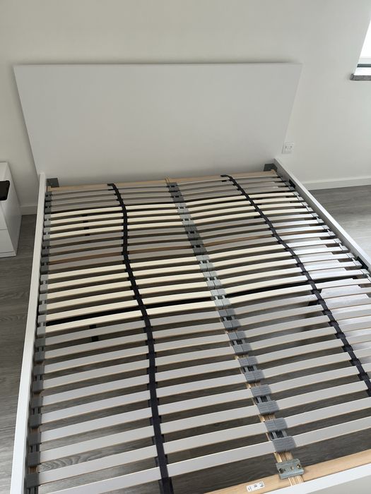 Cama de 160x200cm com lateral danificada