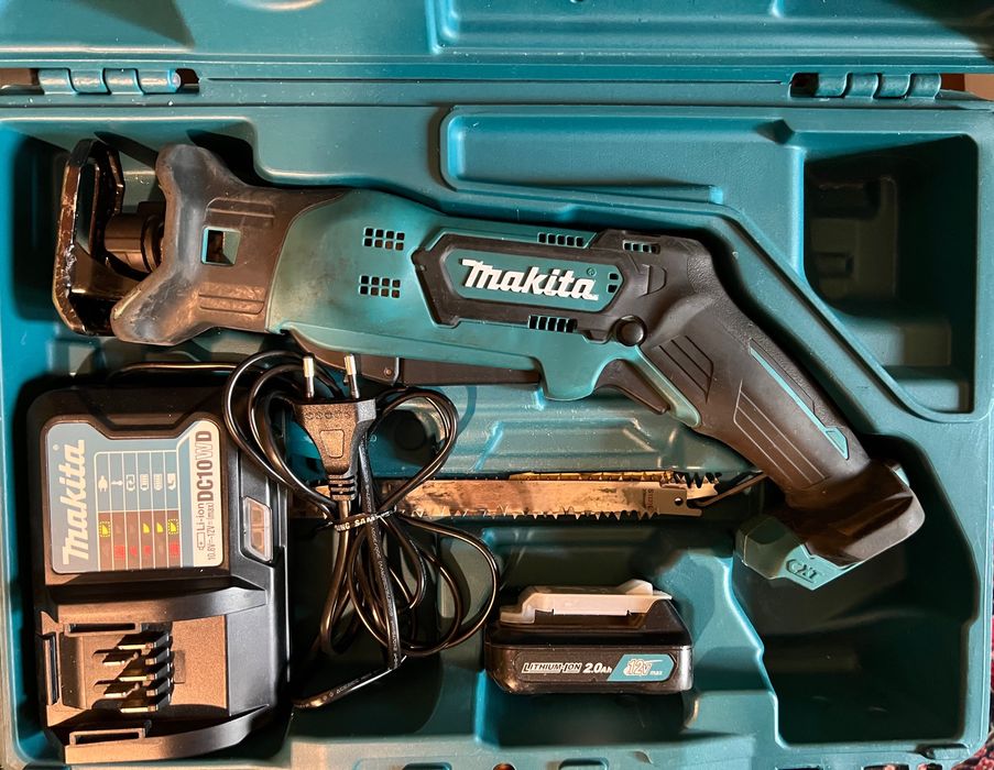 Сабельная пила Makita аккамуляторная JR103D