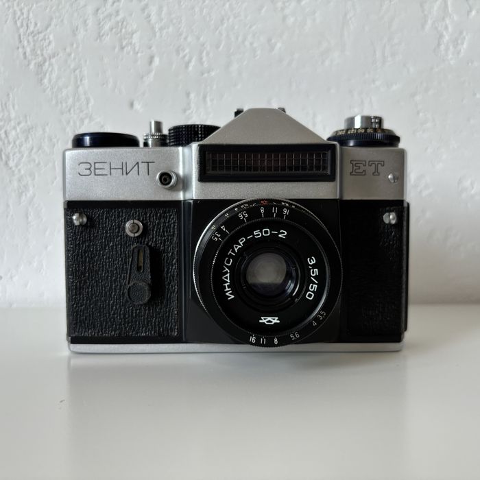 Фотоапарат «Зенит-EТ» з обʼєктивом «Индустар-50-2» та чохлом