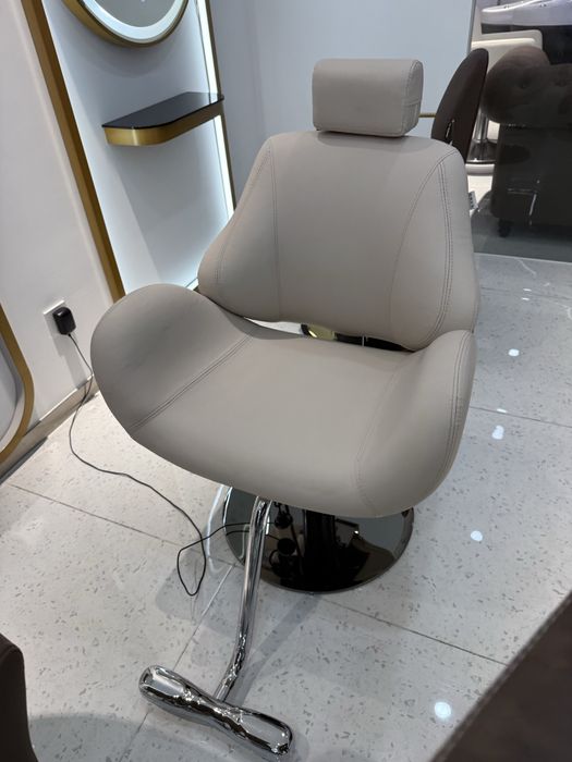 Cadeiras cabeleiriro e rampas lavar cabecas
