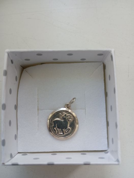 Zawieszka Koziorożec w kolorze srebrnym