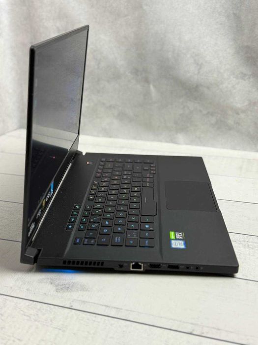 Asus ROG Zephyrus S GX502 i7-9750H 16ram RTX 2070 ssd 512 240Hz