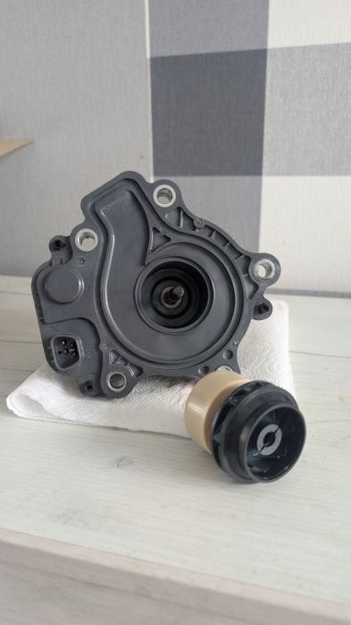Pompa wody AISIN Toyota Auris Lexus Hybryda