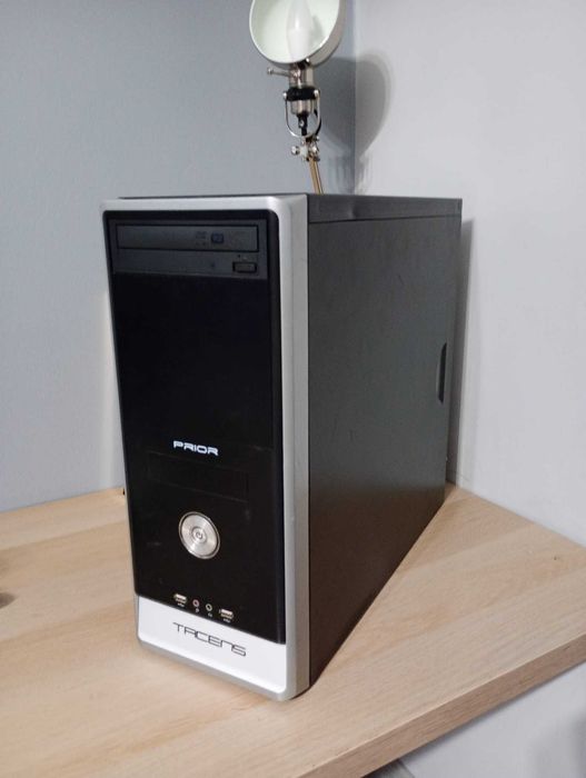 Obudowa komputera z nagrywarką CD/DVD