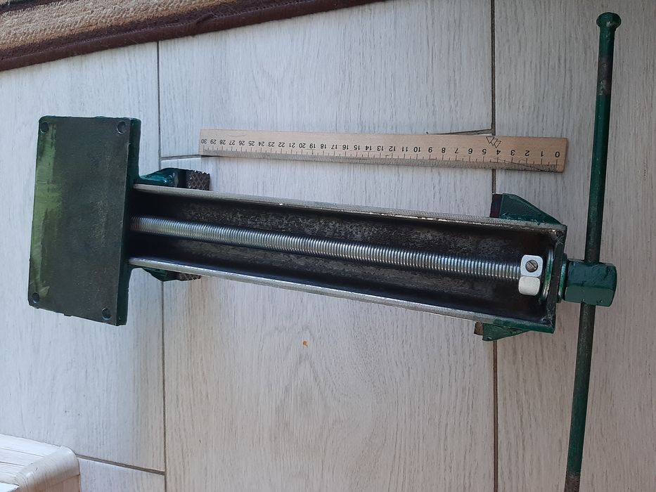 Лещата ( тіски саморобні)