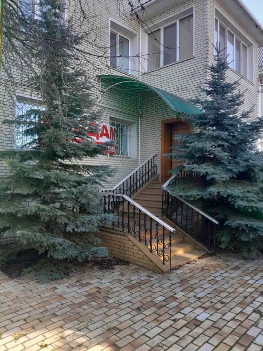 Центр Продаж 3-х поверхового будинку для родини в Кременчуці в Царському се