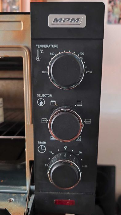 Mały piekarnik elektryczny rożen grzanie gora dół MPM 1600W