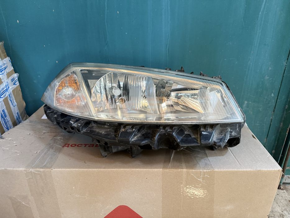 Продам праву фару рено меган 2