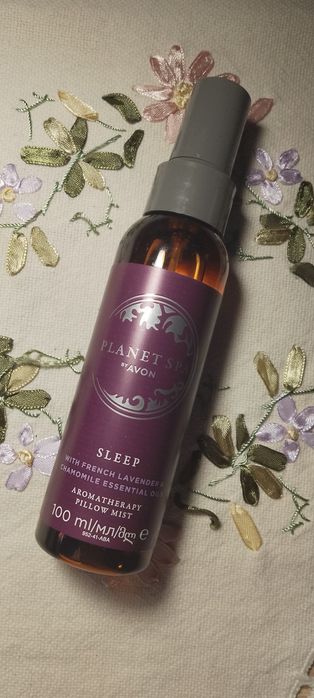 Relaksująca mgiełka do pościeli i pomieszczeń Avon