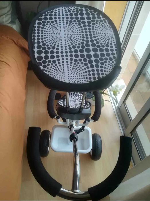 Triciclo criança com capota 18+