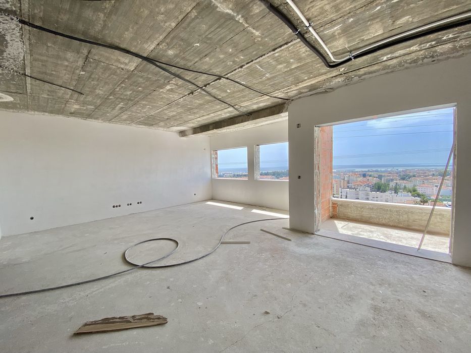 Apartamentos T3 novos, com varanda e parqueamento para 2 viaturas