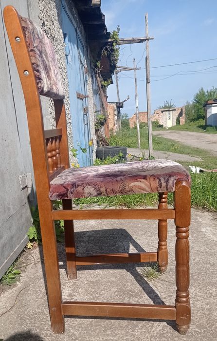 Стуло м'яке дерев'яне