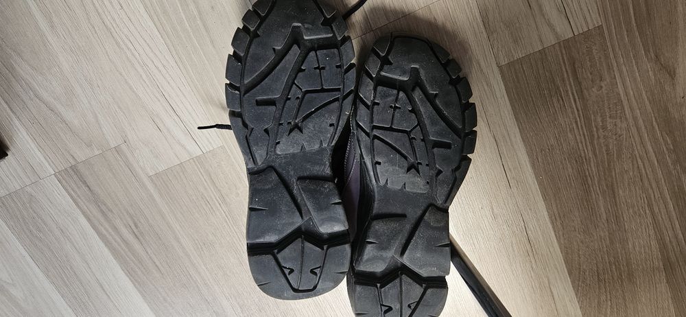 Dinozaur i Sneakersy odblaskowe holograficzne cropp