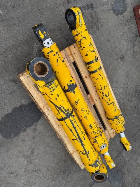 Siłownik hydrauliczny do koparki cat m 313 komplet 3szt