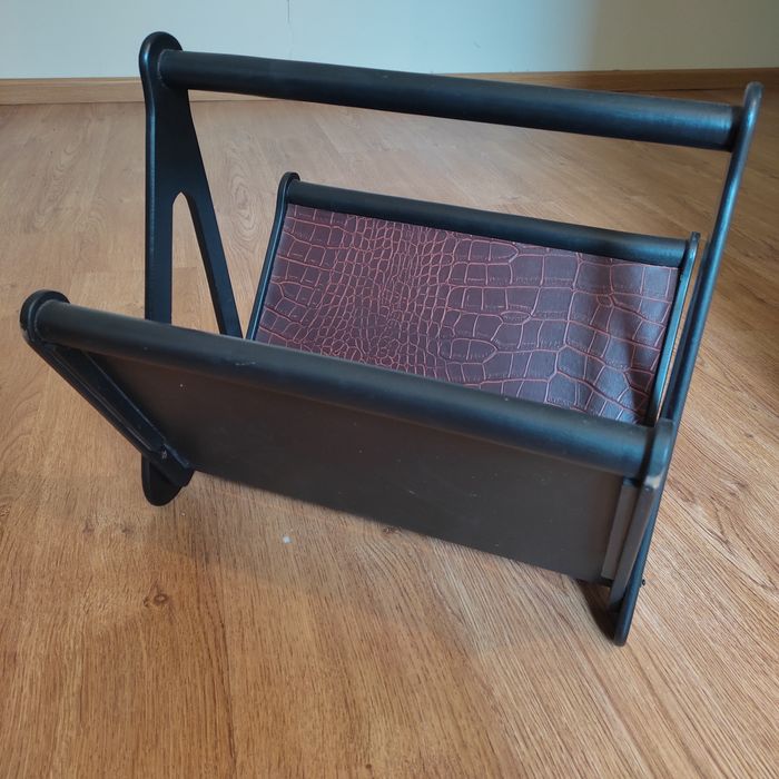 Porta revistas revestido em pele