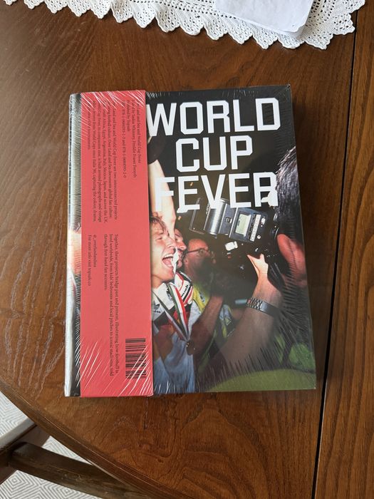 Livros Over Land and Sea e World Cup Fever