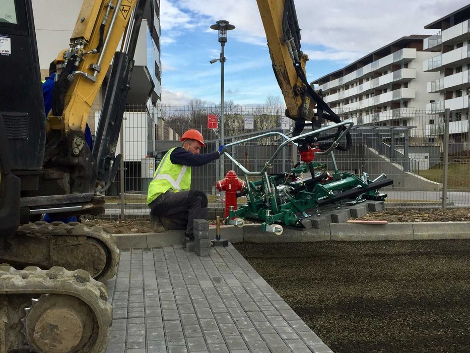 Hydrauliczny chwytak do kostki brukowej HUNKLINGER P01-2 Profi