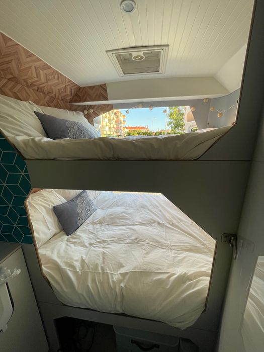 Aluga-se Campervan moderna para 4 Pessoas com electricidade autónoma
