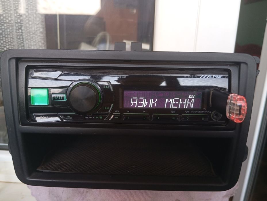 Alpine Ute -81 R c Bluetooth.