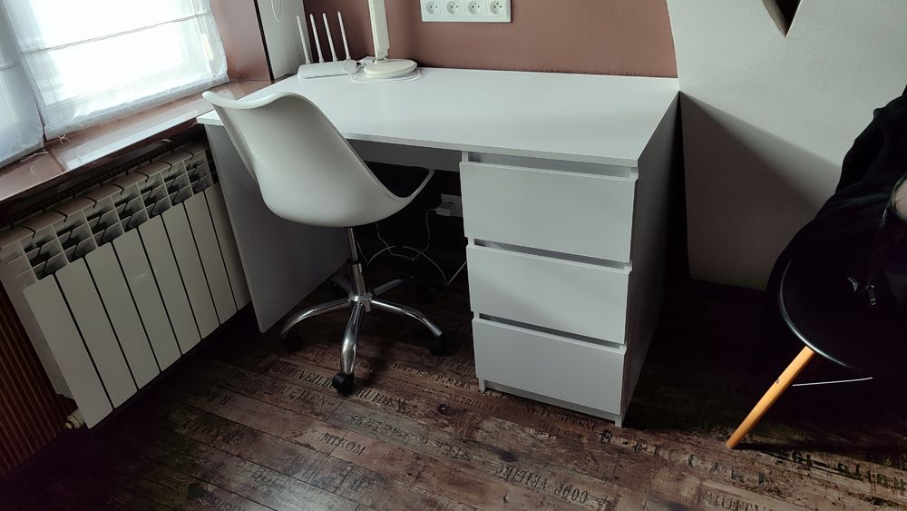 Письменный стол со стулом