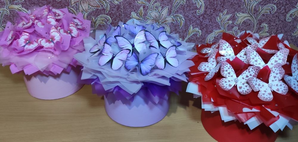 Букети з метеликів з підсвічуванням гірляндою